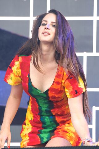 File:Lanadelreyglasto14-9.jpg