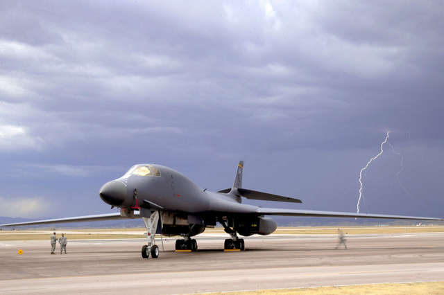 File:B-1 lancer.png