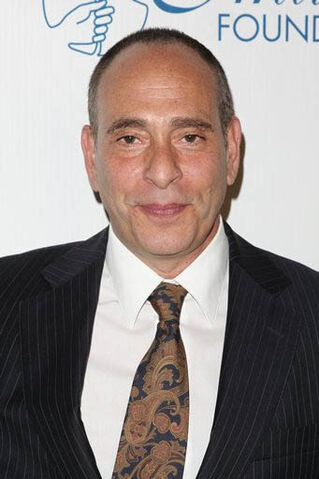File:Nestor Serrano.jpg
