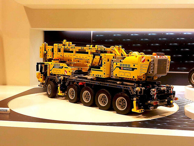 File:MKIICraneDeToyFair.jpg