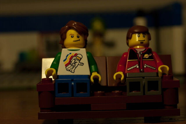 File:Minifigscouch.jpg