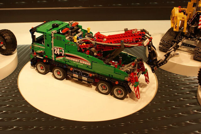 File:42008DeToyFair.jpg