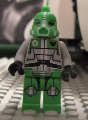 File:GreenBotFront.png