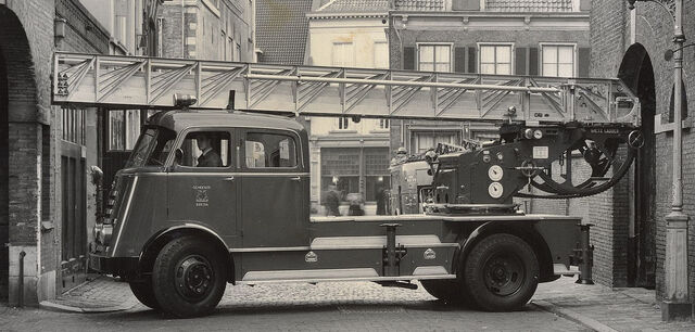 File:1952-brandweer-trucks-daf-a50-opbouw-metz-nb-22-74.jpg