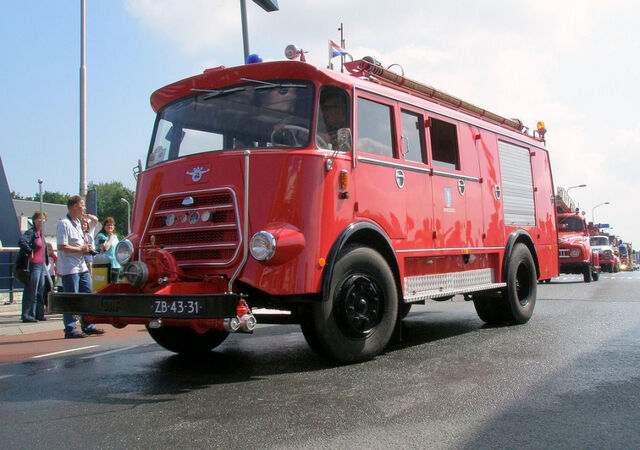 File:1965-brandweer-trucks-daf-1600-bb360-zb-43-31.jpg