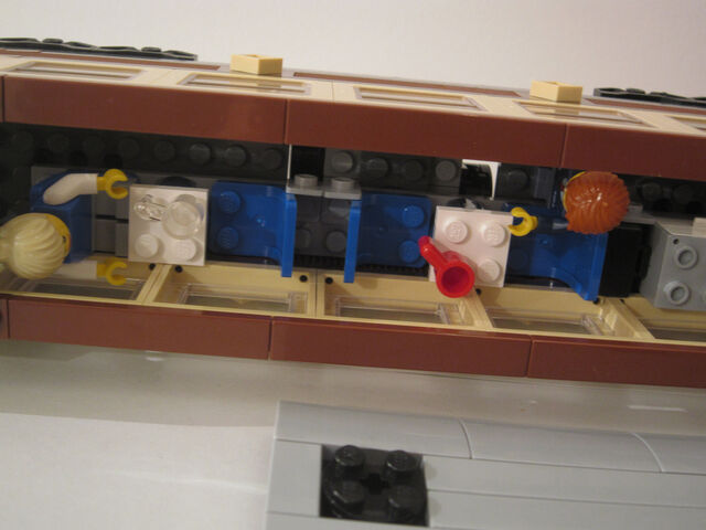 File:10194 Passenger Top.jpg