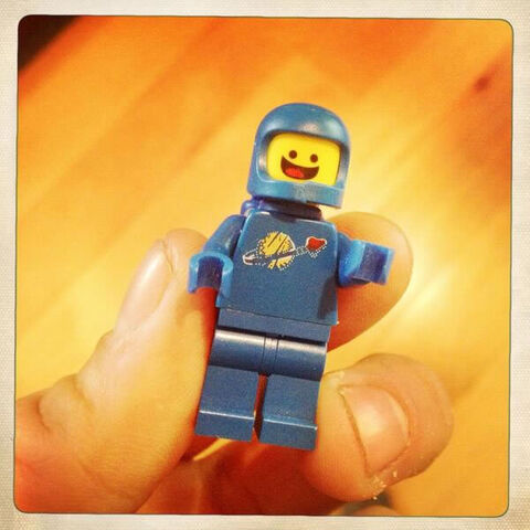 Archivo:Benny minifigure.jpg