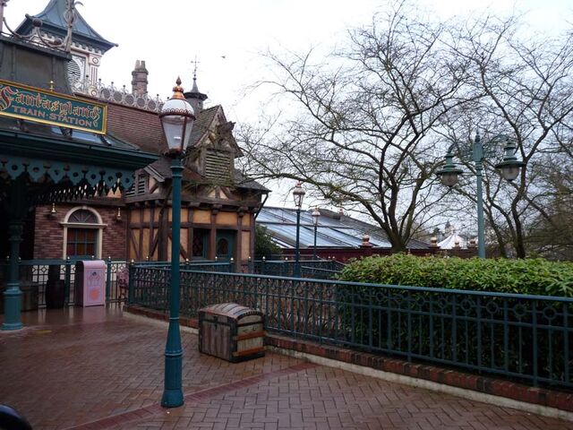 Fichier:Fantasylandstation bis.jpg