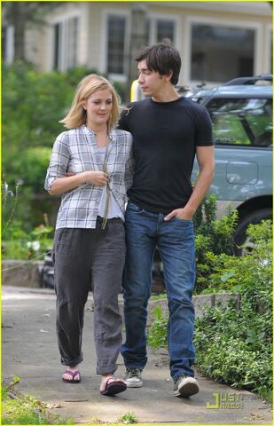 File:Drew-barrymore-justin-long-01.jpg