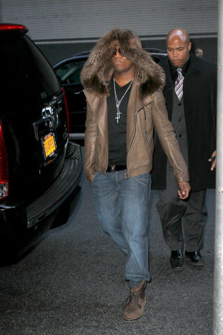 File:Ne-Yo-wearing-hooded-fur-jacket-and-Louis-Vuitton-Tibet-nubuck-calf-leather-ankle-boots-2.jpg