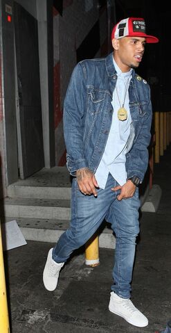 File:Chris-brown-clubs-hollywood-05.jpg