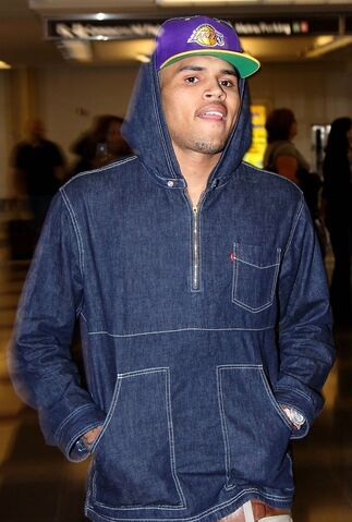 File:Chris-brown-levis-opening-ceremony-denim-popover-hooodie-jt6.jpg