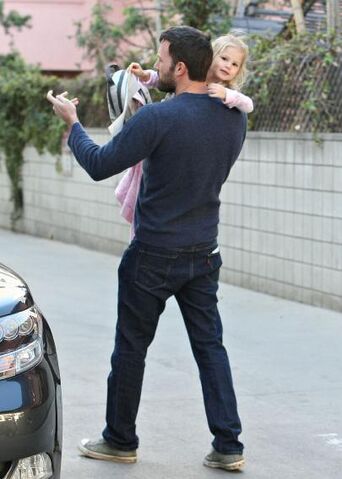 File:Violet affleck budding artist-2.jpg