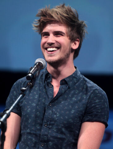 File:Joey Graceffa.jpg