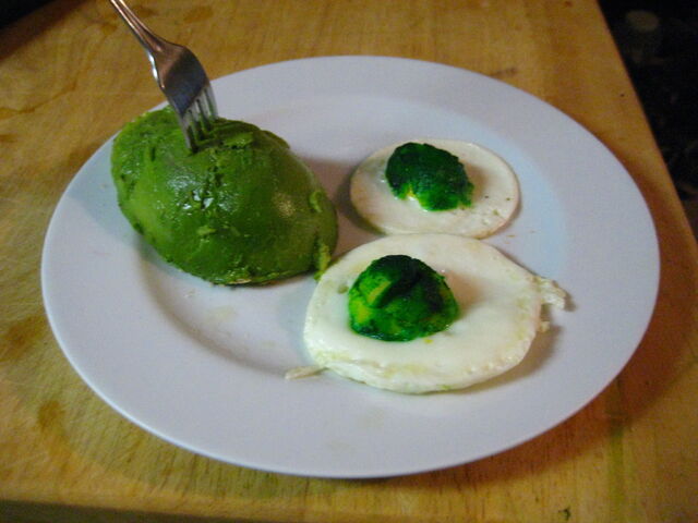 File:PlateOfGreenEggsAndHam.jpg