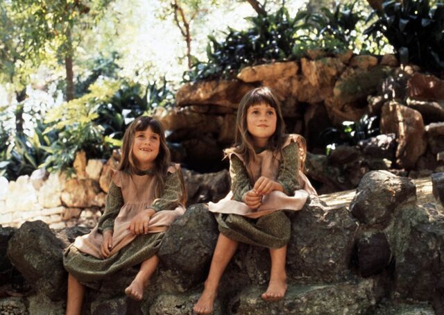 File:Greenbushtwins.jpg