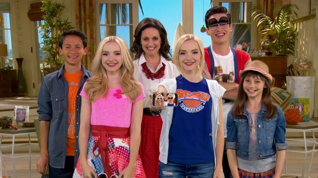 File:Season 4 Cast Intro.jpg