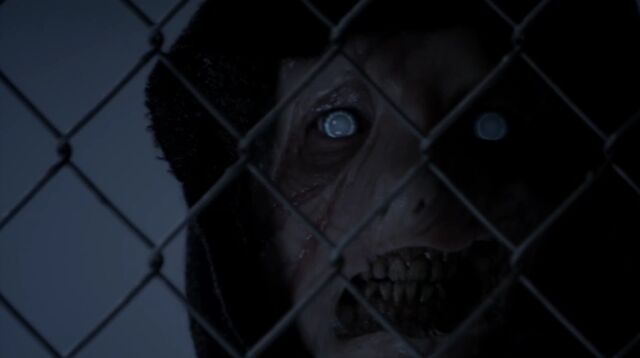 Archivo:Teen Wolf Season 3 Episode 9 The Girl Who Knew Too Much Darach White Eyes.jpg