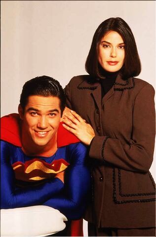 File:Lois and Superman 7.jpg