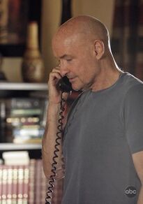 4x09 ringring.jpg