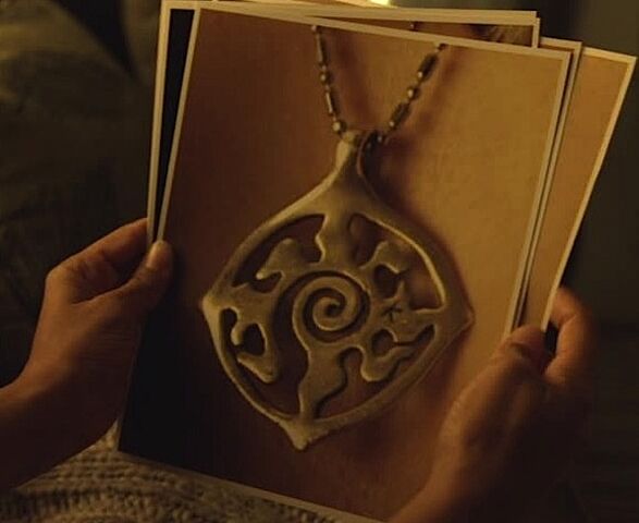 File:Lauren Medallion (Property of Ash) (216).jpg