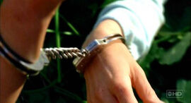 3X15 JulietKateHandcuff.jpg