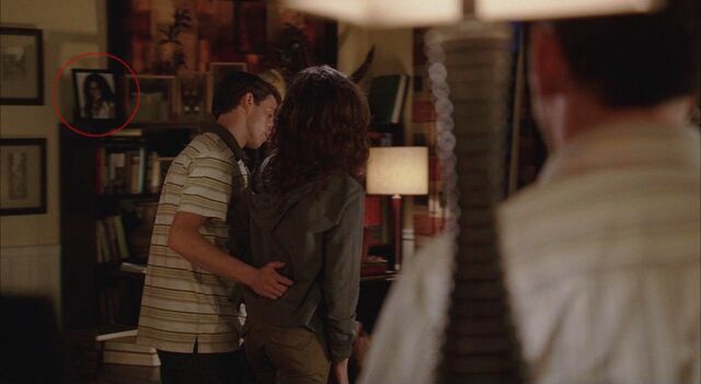 File:4x08 Ben's photo reappears.jpg