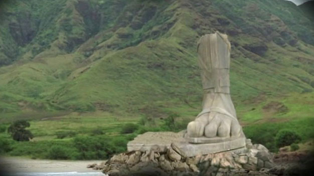 파일:Foot-statue.jpg