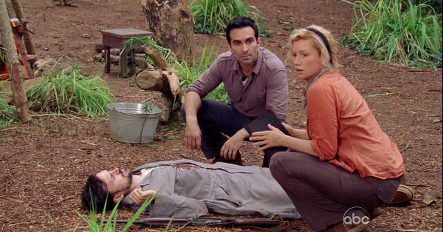 File:5x15 CheckingOnFaraday.jpg
