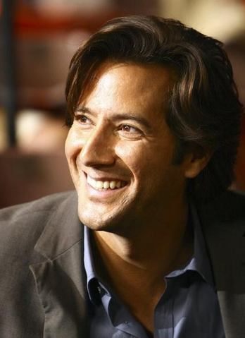 ملف:6x11 Desmond.png