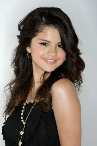 Archivo:Selena gomez de perfil.jpg
