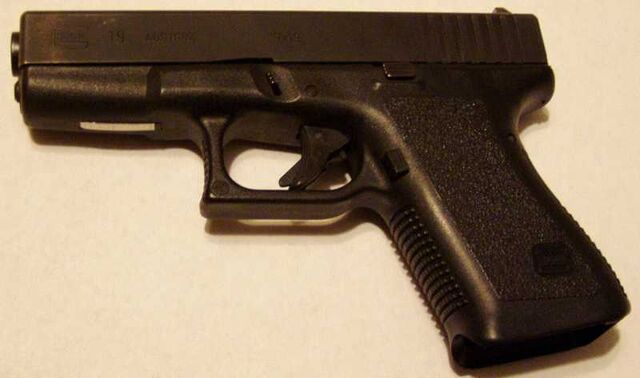 Ficheiro:Glock 19.jpg