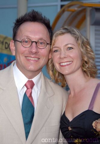 File:11Michael-emerson-&Carrie preston.jpg