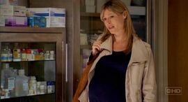 3x22-sarahpregnant.jpg