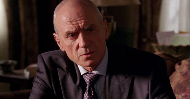 File:5x14 TalkingToHisSon.jpg