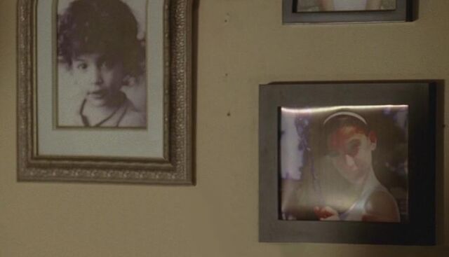 File:4x08 Alex photos.jpg