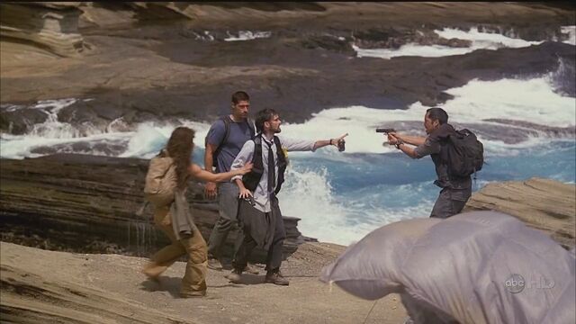 Файл:4x02 Quadrangle fight.jpg