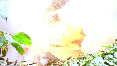 File:Ep1x23-hatch boom2.jpg
