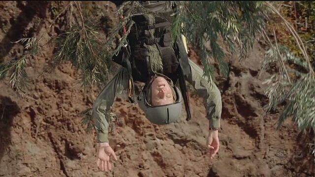 File:4x02 HangingUpsideDown.jpg