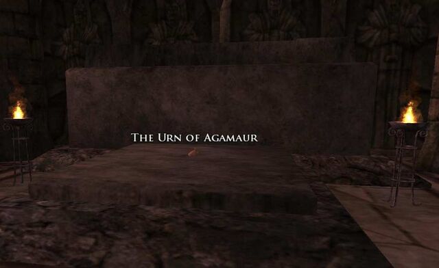File:UrnAgamaur2.jpg