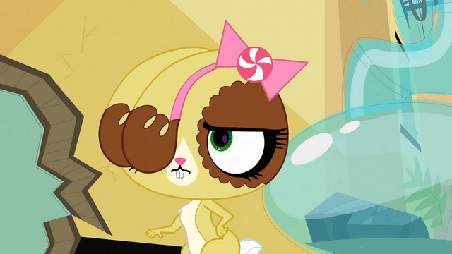 File:Buttercream imitating the Biskits.png