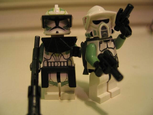 File:27 and Hawk.jpg
