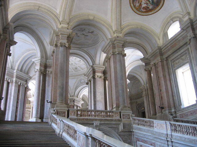 File:ReggiadiCasertaOberesVestibuel01.jpg