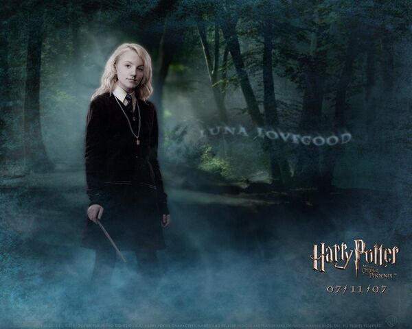 File:Evanna-Lynch-as-Luna-Lovegood-799.jpg