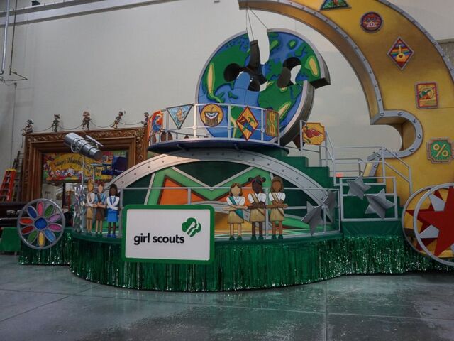 File:HT-thanksgiving-day-float-03-as-161116 4x3 992.jpg