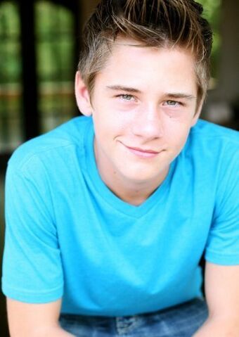 File:Luke-Benward-Argentina-luke-benward-8884626-355-500.jpg