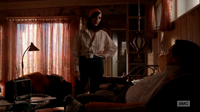 File:7x01 Megan outfit 2.png