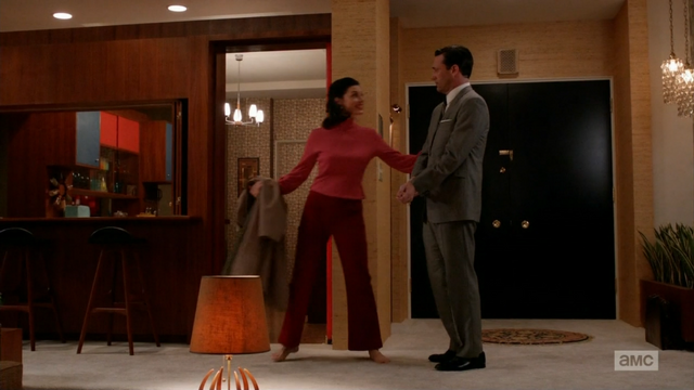 File:6x04 Megans outfits (02).png