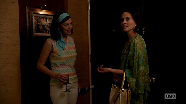 File:6x09 Megan's outfits (03).jpg