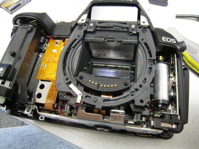 File:Lens mount.jpg